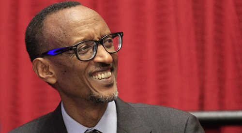 Paula Kagame rządzi Rwandą od 1994 roku, kiedy to na czele Rwandyjskiego Frontu Patriotycznego zdobył kraj, kończąc ludobójstwo w którym zginęło prawie milion ludzi