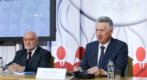 Przewodniczący PKW  Stefan Jaworski oraz jej sekretarz Kazimierz Czaplicki podali się do dymisji