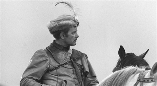 Kadr z filmu Pan Wołodyjowski. Na zdjęciu Tadeusz Łomnicki, odtwórca roli tytułowej.