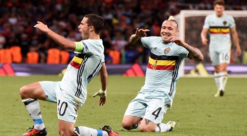 Eden Hazard cieszy się ze zdobycia bramki w meczu z Węgrami