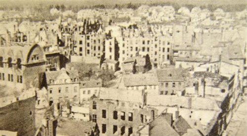 Kołobrzeg w 1945 roku fot. Wikimedia Commons.