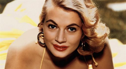 Anita Ekberg w roku 1950 została Miss Szwecji i Miss Universe. Najbardziej znana z roli Sylvii w Słodkim życiu (La Dolce vita) Federico Felliniego, z którego scena kąpieli w fontannie di Trevi należy do najsłynniejszych w dziejach kina.