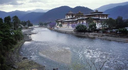 W Bhutanie obowiązuje całkowity zakaz sprzedaży papierosów, wprowadzony przez króla.