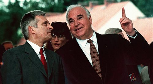 Kanclerz Niemiec Helmut Kohl i premier Polski Jerzy Buzek w Krzyżowej w czerwcu 1998 r.
