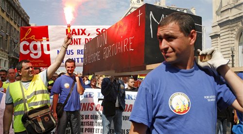 Protest zoorganizowany przez dwa wielkie francuskie związki zawodowe, przeciwko reformie systemu emerytalnego i zmianom regulacji dotyczących czasu pracy