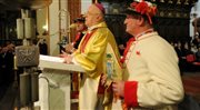 Podczas mszy świętej w archikatedrze św. Jana Chrzciciela biskup łowicki Józef Zawitkowski zapewniał, że kiedyś dowiemy się prawdy o Katyniu i Smoleńsku.