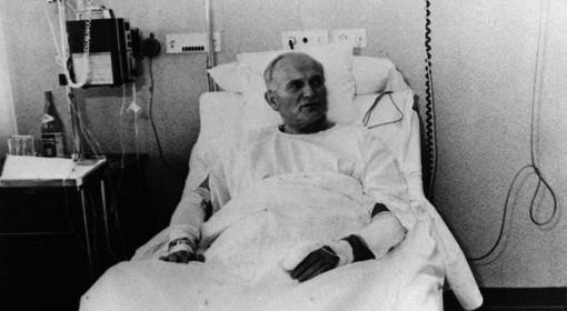 Papież Jan Paweł II w szpitalu po zamachu na jego życie