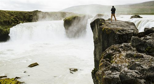 Islandia ma bardzo surowy krajobraz, nazywana jest królestwem wody, lodu i lawy