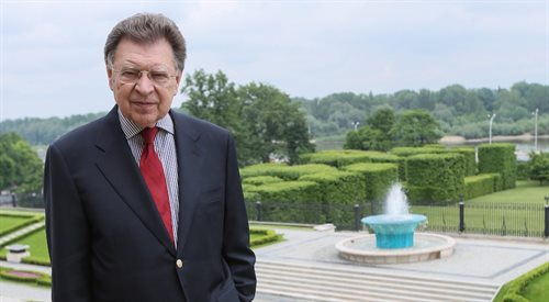 Prof. Andrzej Rottermund w odtworzonym Ogrodzie Górnym Zamku Królewskiego w Warszawie