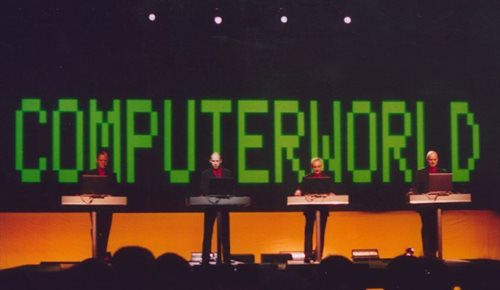 Kraftwerk w trakcie koncertu w Sztokholmie.