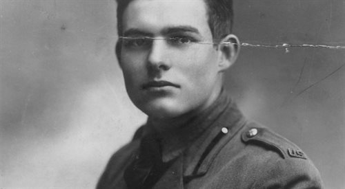 Ernest Hemingway, autor Pożegnania z bronią - zdjęcie z ok. 1918 r.