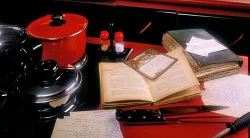 W Drodze przez mąkę Łukasz Modelski omawia z gośćmi wątki kulinarne w literaturze i w innych sztukach. Ponadto, jak tym razem, recenzowane są książki kucharskie i kulinarno-podróżnicze