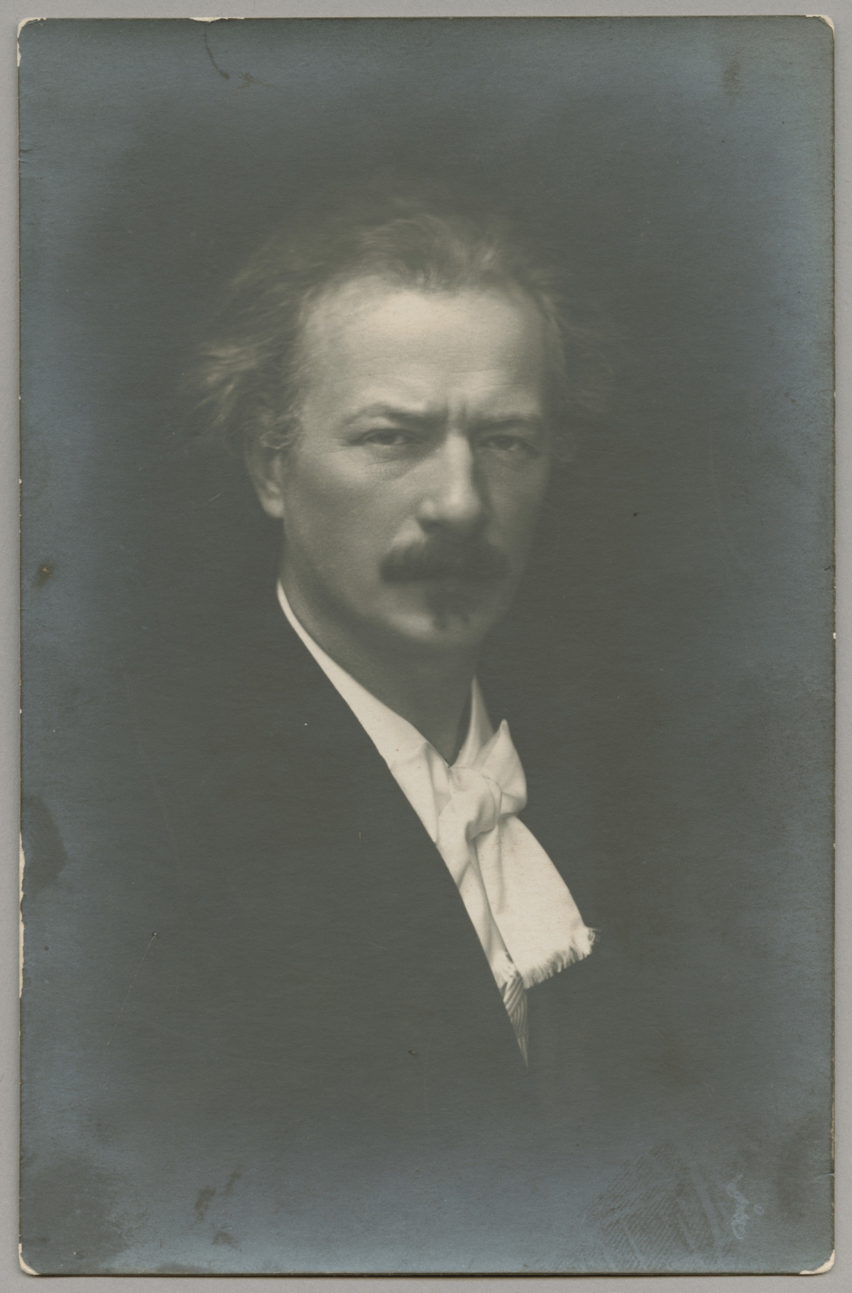 Portret Ignacego Jana Paderewskiego, autorstwo nieznane, ok. 1919 r. Fot. Muzeum Warszawy/domena publiczna  