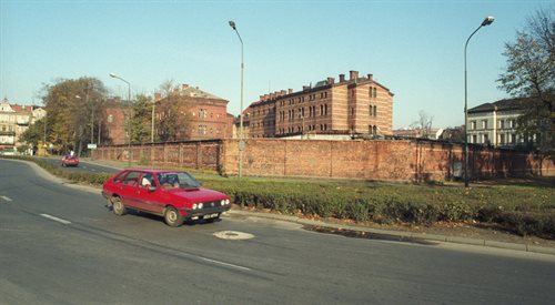 Poradzieckie obiekty (zajmowane przez jednostki wojskowe Armii Radzieckiej w latach 1945-1993), w tzw. Kwadracie, obszarze odgrodzonym murem od reszty miasta. Wojska radzieckie opuściły Legnicę 13 września 1993 r.