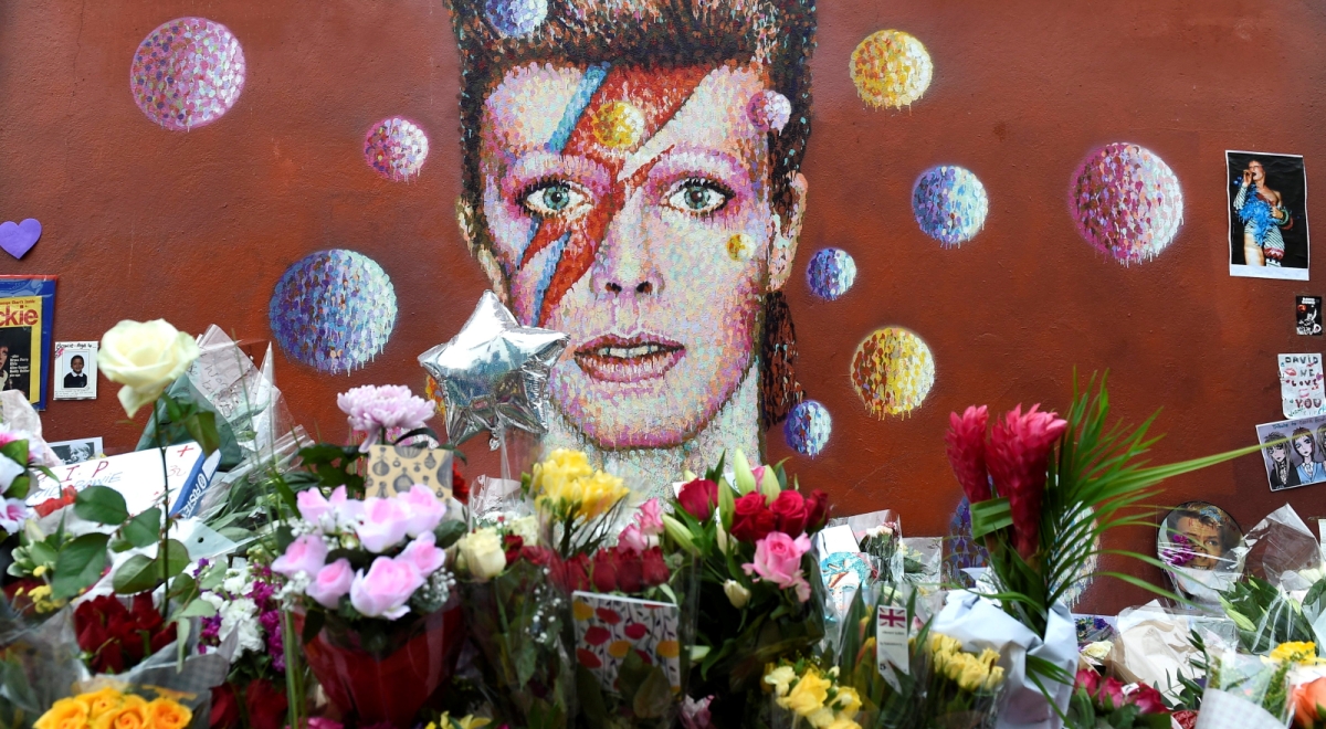 Bowie mural Brixton kwiaty 1200.jpg