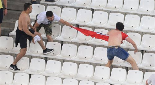 Atak Rosjan na kibiców Brytyjskich po meczu na stadionie w Marsylii
