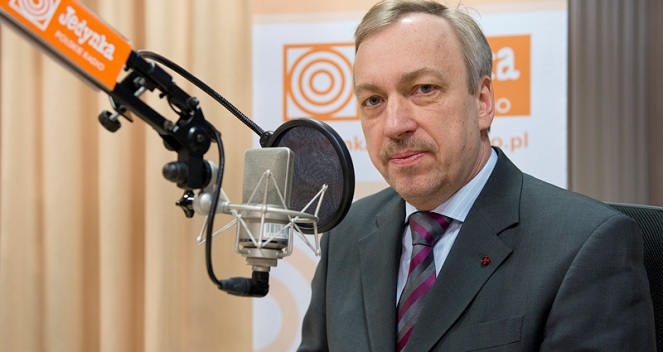 Bogdan Zdrojewski w studiu radiowej Jedynki