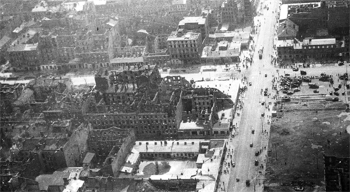 Warschau war whrend der deutschen Besatzung dem Boden gleich gemacht worden.