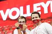 Polscy kibice w katowickim Spodku przed meczem finałowym mistrzostw świata siatkarzy z Brazylią