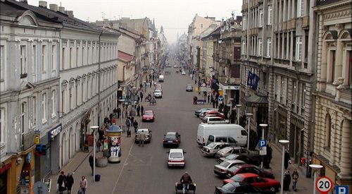 Łódzka ulica Piotrkowska to jedno z najczęściej odwiedzanych przez turystów miejsc