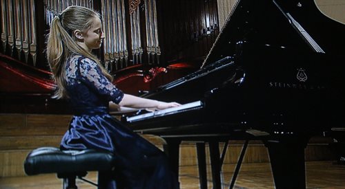 Szesnastoletnia Natalie Schwamov z Czech rywalizuje z bardziej doświadczonymi pianistami, choć sukcesów i w jej karierze nie brakuje