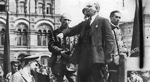 Lenin przemawia na placu Czerwonym w Moskwie (1919), wikipedia