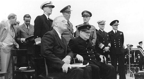 Prezydent Roosevelt i premier Churchill na pokładzie HMS Prince of Wales