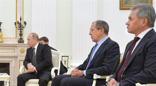 Na zdjęciu szef MON Rosji Siergiej Szojgu (P) na spotkaniu rosyjskich władz z dyktatorem Syrii, Baszarem al-Assadem.
