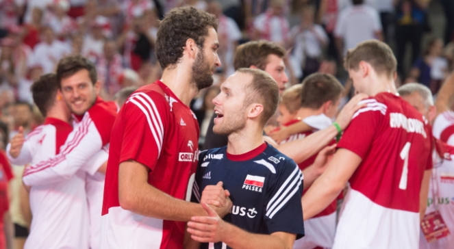 Radość Polaków Mateusza Miki (L) i Pawła Zatorskiego (P) po wygranym 3:2 meczu z Rosją