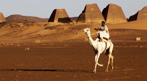 Ruiny starożytnego miasta Meroe w Nubii, znajdujące się pomiędzy VI a V kataraktą na Nilu, 200 km na północny wschód od Chartumu, w północnej części dzisiejszego Sudanu