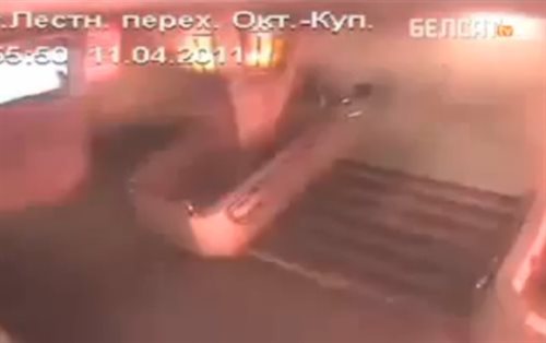 Kadr z nagrania z monitoringu, pokazującymoment wybuchu