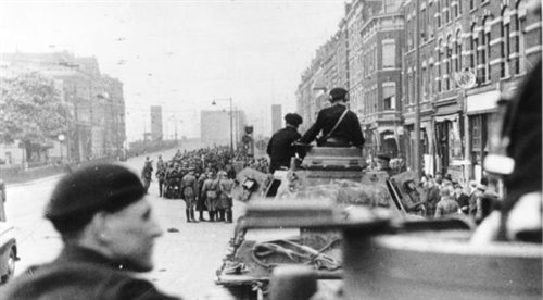 Rotterdam, wjazd zmechanizowanych wojsk niemieckich, maj 1940, źr. BundesarchivWikimedia Commonsdp
