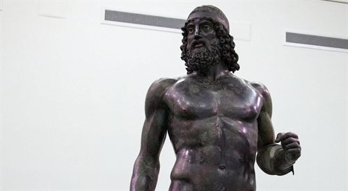 Jeden z dwóch posągów z Riace w muzeum archeologicznym w Reggio di Calabria