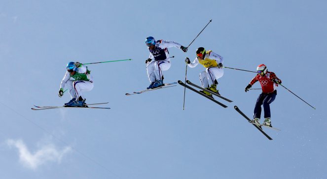 Od lewej: Jean Frederic Chapuis, Arnaud Bovolenta, Jonathan Midol i Brady Leman podczas zawodów w skicrossie w narciarstwie dowolnym na igrzyskach w Soczi