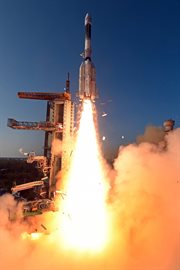 Indyjska agencja kosmiczna wystrzeliła satelitę telekomunikacyjnego, który ma obsługiwać dużą część południowej Azji