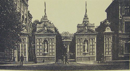 Brama główna Uniwersytetu Warszawskiego dziś wygląda tak jak przed II wojną światową