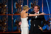 Quentin Tarantino odebrał nagrodę z rąk aktorki Charlize Theron