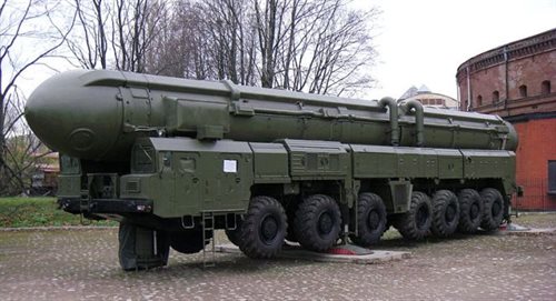 Rosyjski rakietowy pocisk balistyczny Topol zdolny do przenoszenia głowic jądrowych.