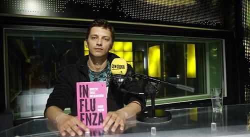 Jakub Wątor, autor książki Influenza. Mroczny świat influencerów, w Czwórce opowiadał o mrocznych stronach influencingu.