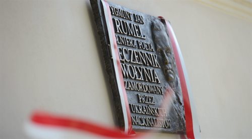 Tablica poświęcona Zygmuntowi Janowi Rumelowi w Warszawie.