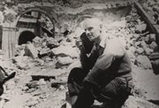 Generał Władysław Anders w ruinach klasztoru Benedyktynów. Monte Cassino, Włochy, maj 1944