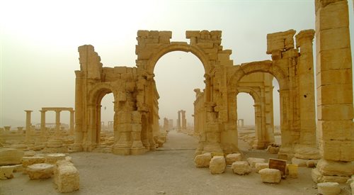 Pamiętający czasy Chrystusa rzymski łuk tryumfalny w Palmyrze. Nieodwracalnie uszkodzony przez islamistów