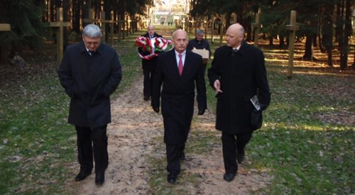 Tomasz Orłowski, wiceminister spraw zagranicznych ds. współpracy rozwojowej, Polonii i polityki wschodniej odwiedził w piątek 24 września uroczysko Kuropaty pod Mińskiem, gdzie spoczywają tysiące ofiar stalinowskich zbrodni