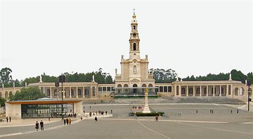 Panorama sanktuarium w Fatimie z bazyliką Matki Boskiej Różańcowej