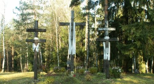 Drewniane krzyże w Kuropatach