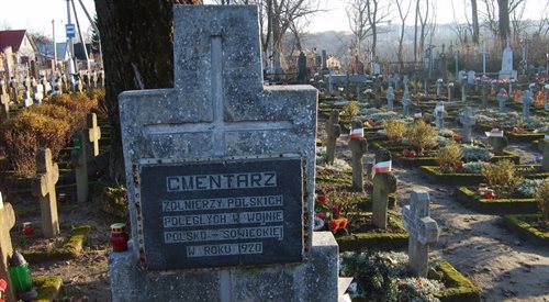 Grodno. Cmentarz Pobernardynski. Stella przed kwatera zołnierzy WP. Stan z 2009 r.