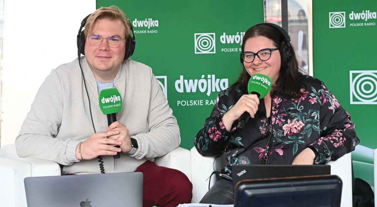 Dziennikarze radiowej Dwójki Paweł Siwek i Małgorzata Szymankiewicz w studiu festiwalowym na "Dwóch Teatrach 20223" w Zamościu