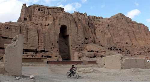 Pobojowisko po zniszczeniu przez talibów dwóch gigantycznych posągów Buddy w Afganitanie