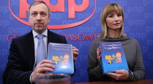 Bogdan Zdrojewski i Joanna Brodzik podczas prezentacji Pierwszej Książki Mojego Dziecka