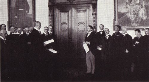 Przekazanie głosów regionu w budynku Rejencji Olsztyńskiej w dniu 16 sierpnia 1920,